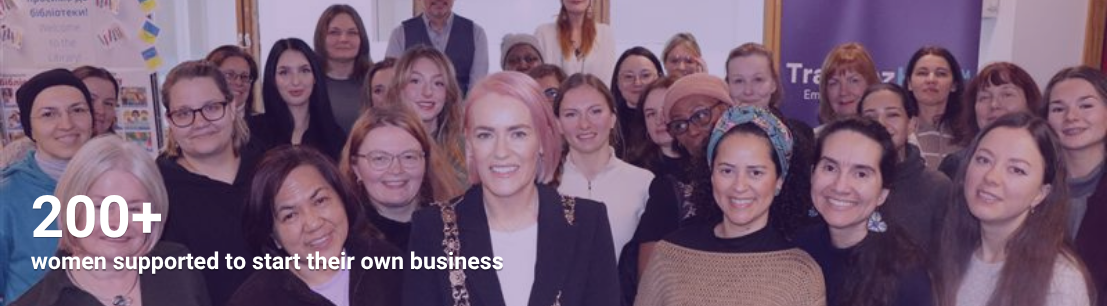 A group of women with the Lord Mayor of Dublin face the camera