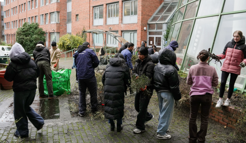 Volunteers at Aungier Street Garden Cleanup