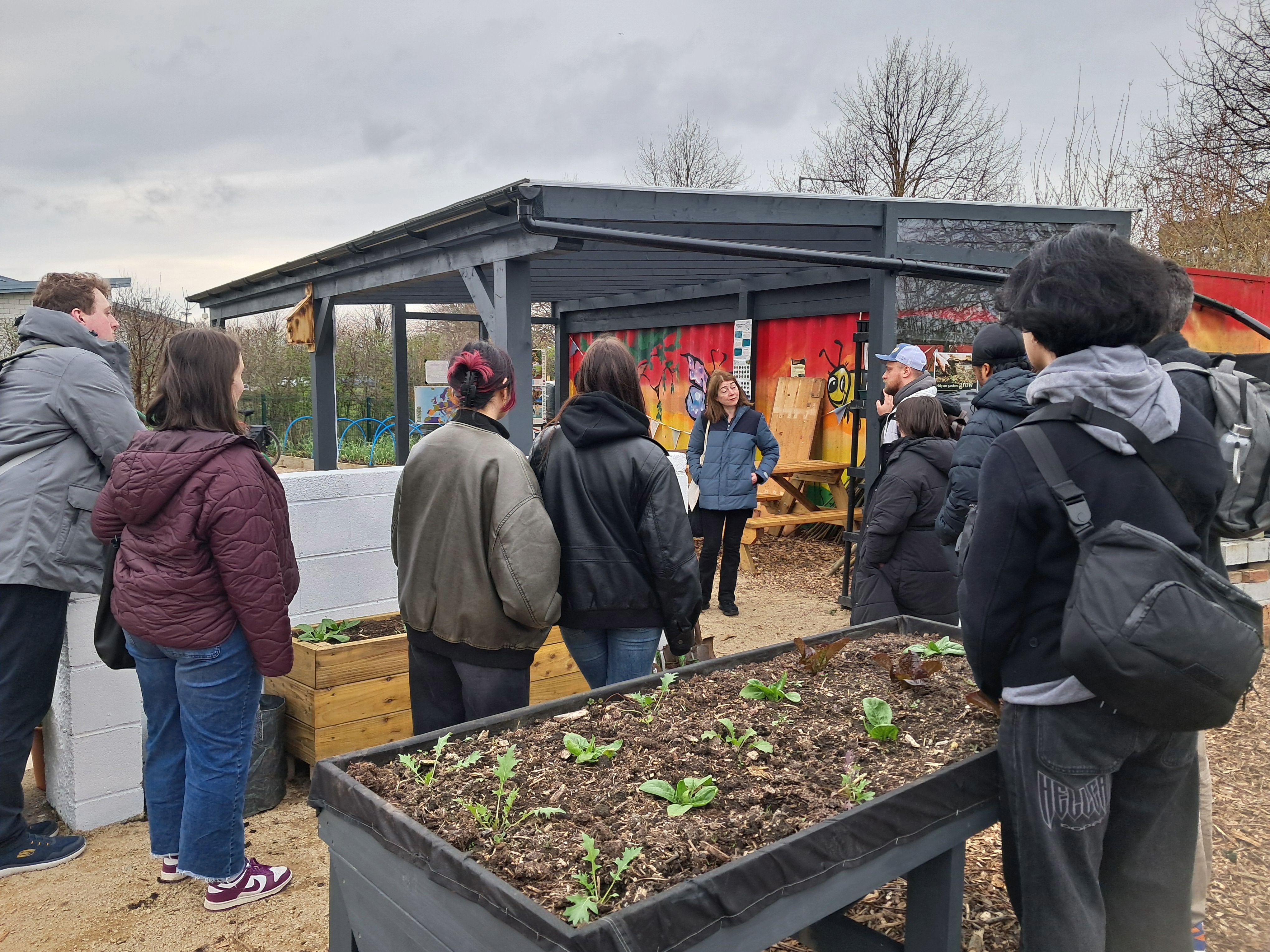 students in Glas Garden Photo 1