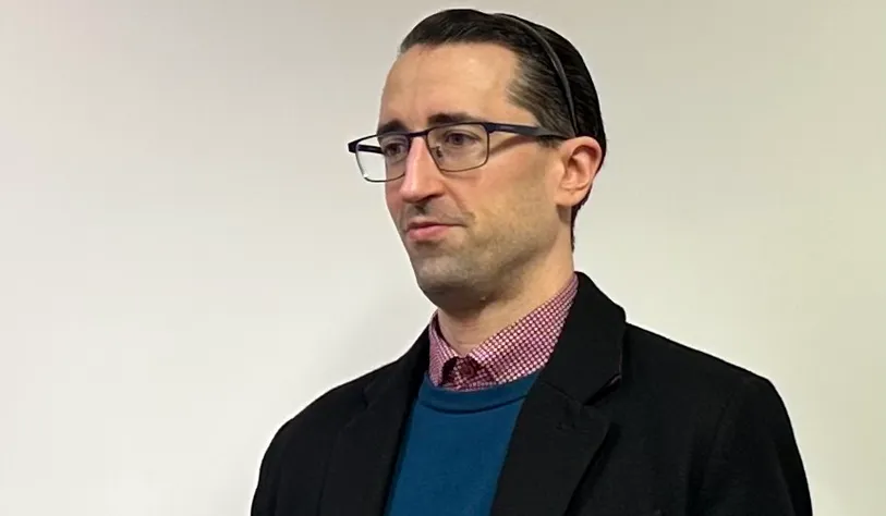 headshot of Dr Adnan Velic